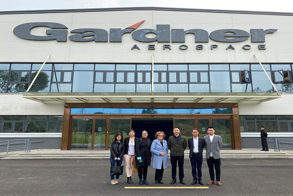 20201023--法国驻成都总领事馆商务领事柯琳黛一行到访uu电玩官网航空成都旗舰工厂